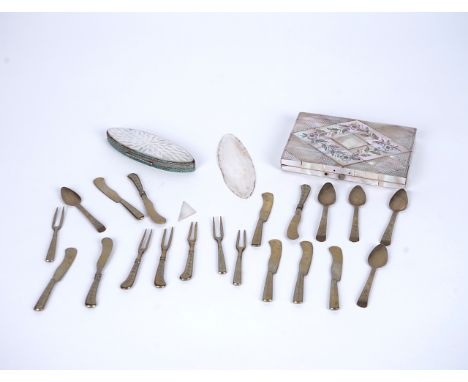 A MOTHER-OF-PEARL CARD CASE, A GEORGE III MOTHER-OF-PEARL AND SHAGREEN TOOTH PICK BOX AND TWENTY BRASS MINIATURE ITEMS OF CUT