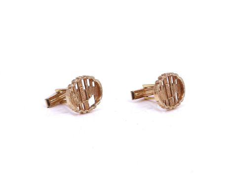 A PAIR OF GOLD CUFFLINKSThe oval fronts with cast and pierced decoration, having a bark textured finish, the folding sprung b