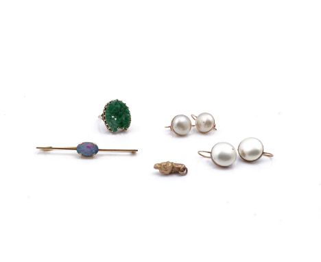 FIVE ITEMS OF JEWELLERY (5)Comprising; a gold mounted carved jade ring, ring size I, an oval opal doublet bar brooch, two pai