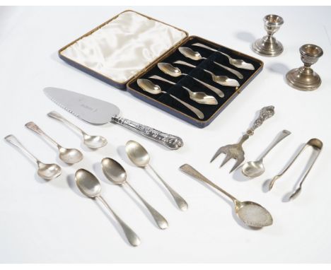 A SET OF SIX SILVER GRAPEFRUIT SPOONS AND FURTHER MOSTLY FLATWARE (QTY)The Old English pattern grapefruit spoons Sheffield 19