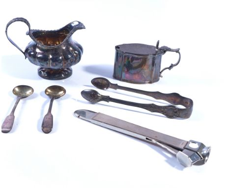 A SILVER MUSTARD POT AND FURTHER SILVER AND SILVER MOUNTED WARES (8)The mustard pot of shaped oval form, London 1909, with a 