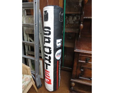Brand new Go for it punch bag with bracket, chain &amp; accessories 