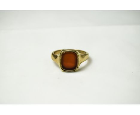 Gents 9ct Gold CarnelianSet Dress Ring. Fully Hallmarked. c.1960's. 5.8 grams. 