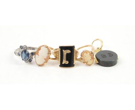 Bloodstone swivel fob with initials TB in tested 9 ct, two shell cameo rings depicting a women in stamped 9 ct gold sizes K a