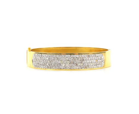 Modern diamond pave set oval hinged bangle, set with round brilliant cut diamonds, estimated total diamond weight 1.50 carats