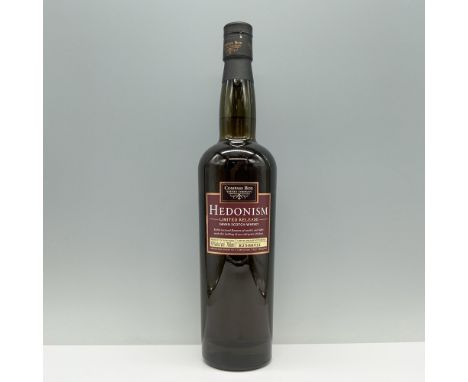 Artisan whiskey with hints of vanilla and caramel mingle with delicate fruitiness, accented by flashes of coconut in the fini