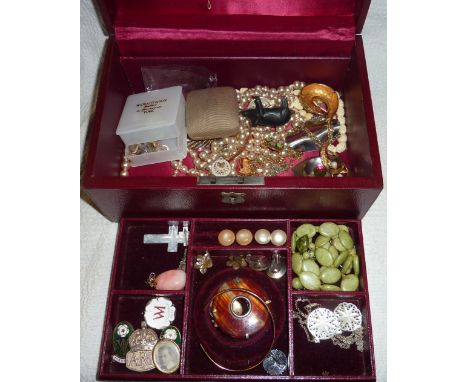 Leather jewellery box containing selection of costume jewellery including agate brooch, Mother of Pearl pendant, ARP badges, 