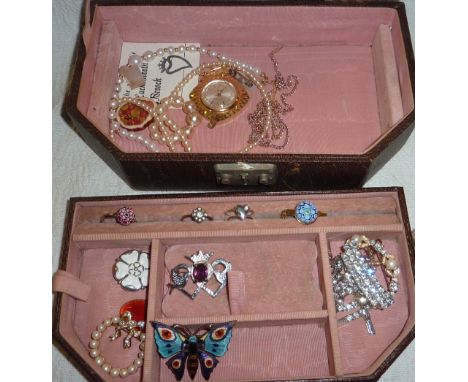 Jewellery box with selection of costume jewellery including enamel butterfly brooch, thistle brooch, dress rings etc 