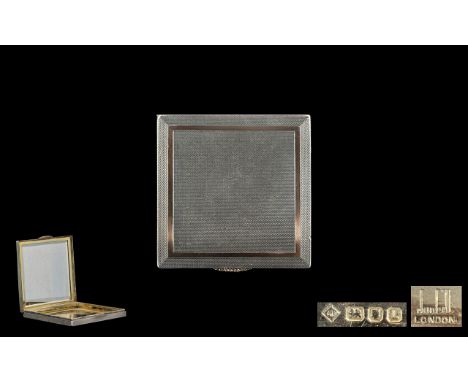Alfred Dunhill - Superb Quality Engine Turned Ladies Silver Square Shaped Compact with Gold Clasp. Hallmark London 1946, Make