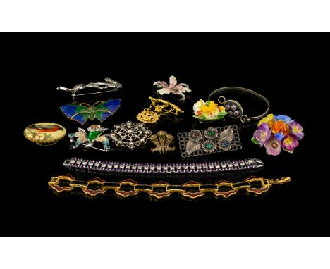 A Good Collection Of Vintage Costume Jewellery Items Approx 13 items in total to include early 20th century large enamel butt