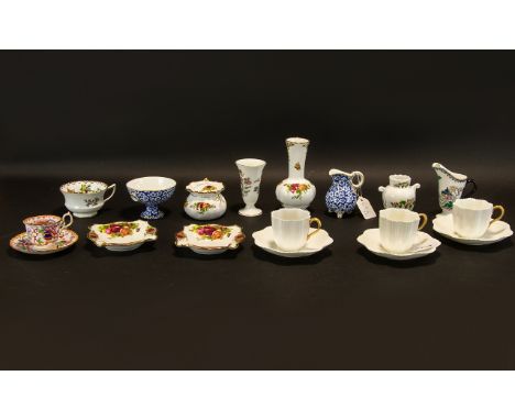 A Small Collection of Pottery (21 pieces in total) comprising Royal Albert 'Old Country Roses' bud vase, trinket pot, x2 asht