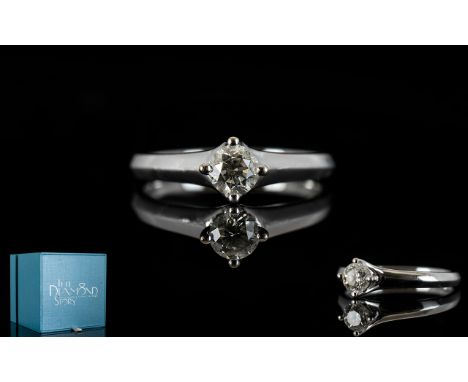 18ct White Gold Diamond Set Ring - very attractive and nice quality ring. Single stone, marked 750 for 18ct gold to shank. Al