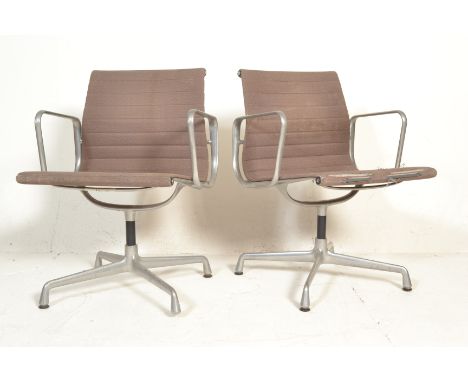 Charles & Ray Eames - Vitra - EA 107 - Aluminium Group - A pair of original retro vintage swivel desk / lounge chair / armcha