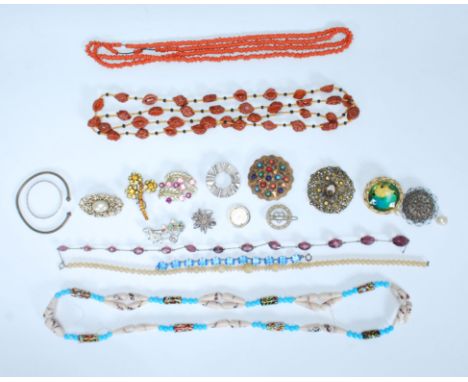 A collection of vintage costume jewellery to include glass beaded necklace, coral necklace, filigree brooches, costume brooch