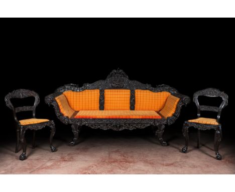 Full title: An Anglo-Indian colonial carved wooden sofa with two matching chairs, late 19th C.Description:H 120,5 x L 218,5 x
