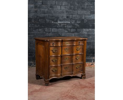 Full title: A French Louis XV-style oak commode on lion paw stands, 19th C.Description:H 81 x L 92,5 x D 47 cmAbout this sale