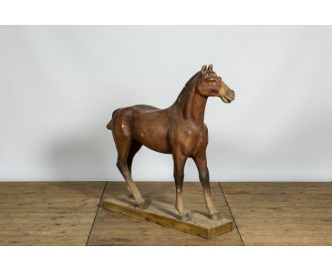 Full title: A large model of a horse in painted papier-m‰chŽ, 1st half 20th C.Description:H 114 x L 113 x D 31 cmAbout this s