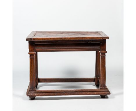 Full title: A rectangular oak table on column-shaped legs, 17thÊ C.Description:H 71,5 x L 96 x D 62 cmAbout this sale: Paul D