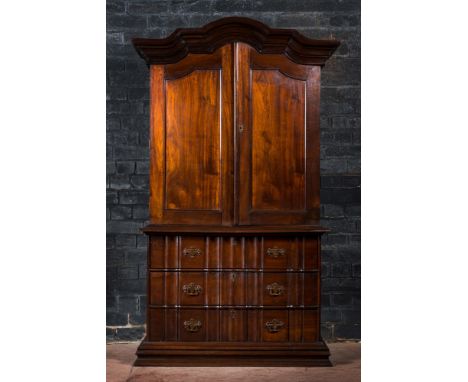 Full title: A mahogany cabinet, 19th C.Description:H 213 x L 117 x D 56,5 cmAbout this sale: Paul De Grande is one of the maj