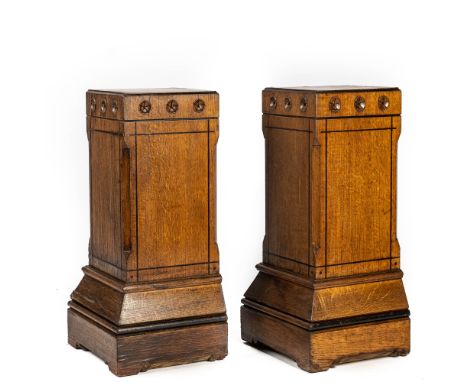 Full title: A pair of English wooden 'Arts and crafts' stands, 2nd half 19th C.Description:H 74 x L 37 x D 32,5 cmAbout this 