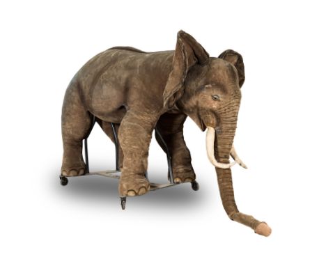 Full title: A museal massive Steiff plush elephant exhibition model for a retailer, 20th C.Description:H 203 x L 353 x W 150 