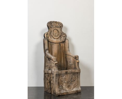 Full title: A wooden throne in Celtic-style, 20th C.Description:H 116,5 x L 47,5 x D 48 cmAbout this sale: Paul De Grande is 