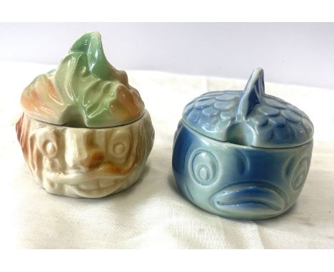 Vintage Sylvac Horseradish face pot. No. 5048, Sylvac Tartare sauce dish no 4915 both in good overall condition 