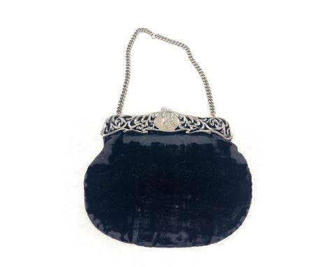 Hallmarked silver ladies vintage velvet purse 