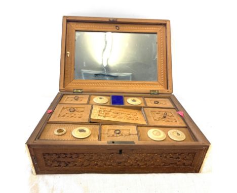 Vintage Chinese carved wooded trinket box with Mother of Pearl inlay 