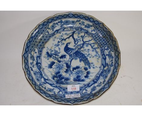 ORIENTAL CERAMIC DISH WITH BIRD MODEL TO CENTRE