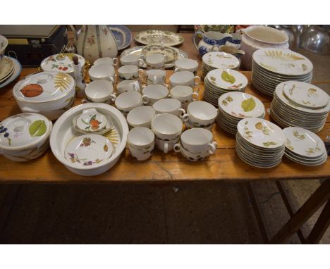 EXTENSIVE QUANTITY OF DINING WARES BY ROYAL WORCESTER IN THE WILD HARVEST PATTERN COMPRISING CUPS, SAUCERS AND BOWLS, TOGETHE