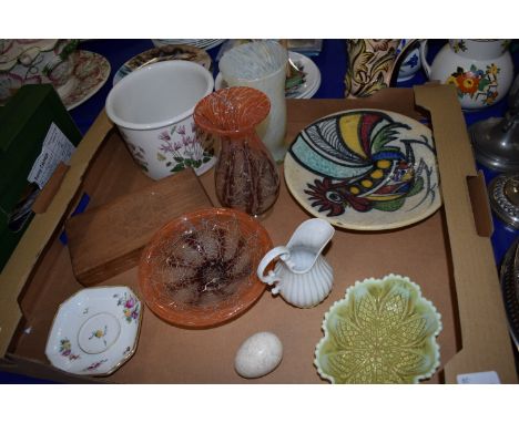 TRAY CONTAINING CERAMIC ITEMS INCLUDING BOTANIC GARDEN BOWL BY PORTMEIRION