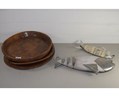 CERAMIC TRAYS AND METAL MODELS OF FISH