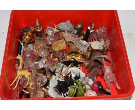 BOX CONTAINING SMALL GLASS AND CERAMIC ANIMALS
