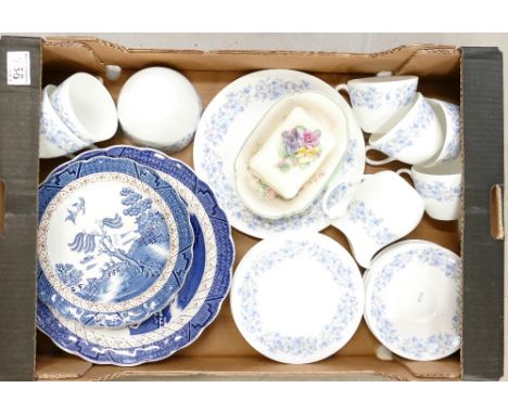 Collection of Wedgwood Petra tea service (21 pieces) to include cups, saucers, side plates, milk jug and sugar bowl. Also, fo