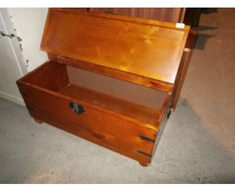 Wooden travel trunk