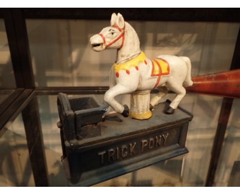 Cast metal matchbox Trick Pony H: 18 cm