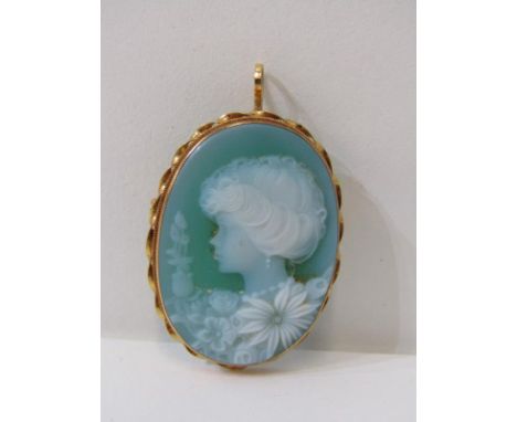 GOLD CAMEO BROOCH, 18ct yellow gold cameo brooch/pendant of oval form decorated portrait of a lady, 4cm drop 