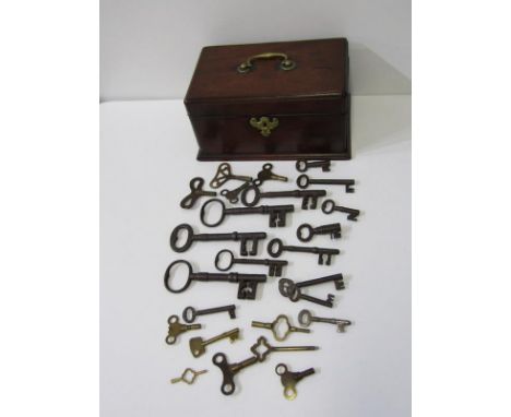 ANTIQUE KEY BOX, Georgian design mahogany caddy box with a collection of antique and vintage keys 