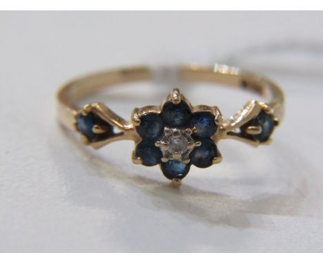 14ct YELLOW GOLD SAPPHIRE &amp; DIAMOND DAISY CLUSTER RING, size J/K 