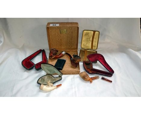 Quantity of smokers pipes, cigarette case and lighter