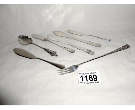 Silver pickle fork, 5 silver butter knives, 1 silver jam spoon, approx. 84gm