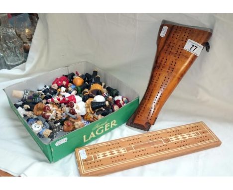 Quantity of novelty bottle stoppers and 2 cribbage boards