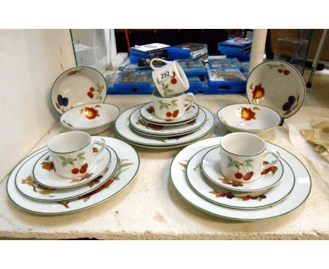 20 pieces of Royal Worcester Evesham Vale tea and dinner ware