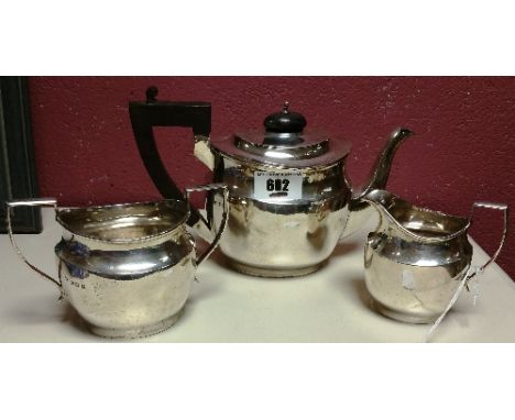 A George V Silver Three Piece Tea Service of Plain Outline. Birmingham: George Unite, 1920. 20.94 ozs.