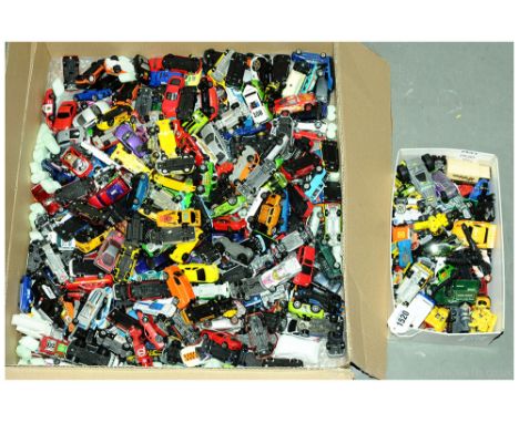 Mixed unboxed group of mainly diecast vehicles of varying scales including Matchbox, Majorette, Hot Wheels, Realtoy and simil