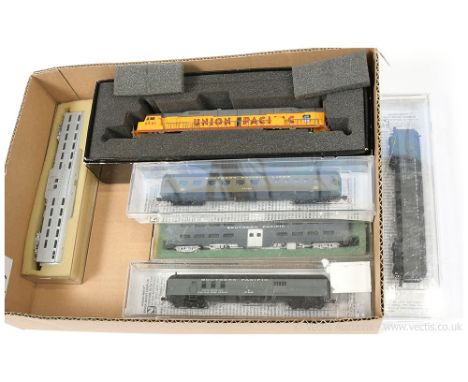 N Gauge Scale group of American Outline Locos &amp; Coaches.  Bachmann Spectrum 11456 EMD DD40AX Union Pacific Diesel 6941 - 