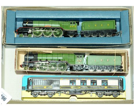 Trix OO Gauge pair of LNER green Steam Locos (1) 1030 4-6-2 Class A3 "Flying Scotsman" with tender drive (vacuum pipe added t