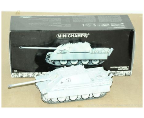 Minichamps (1/35 Scale) Panzerkampfwagen V Jagdpanther finished in (winter/snow) camouflage - condition is Mint including pol
