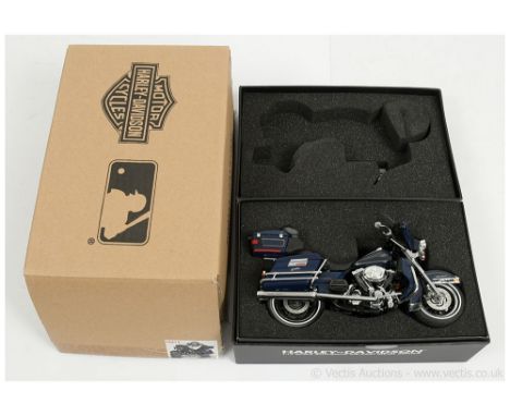 Die-cast Promotions (ERTL) 1/12th scale Motorcycle Harley Davidson FLHTCU Ultra Classic Electroglide "Milwaukee Brewers" - Mi